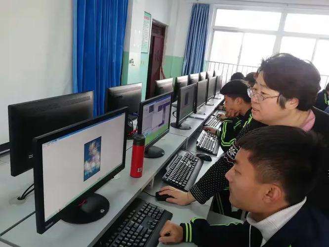 展職教風(fēng)貌 以技能添彩——記大同二職中計(jì)算機(jī)應(yīng)用專業(yè)新年展示活動(dòng)之計(jì)算機(jī)圖文制作